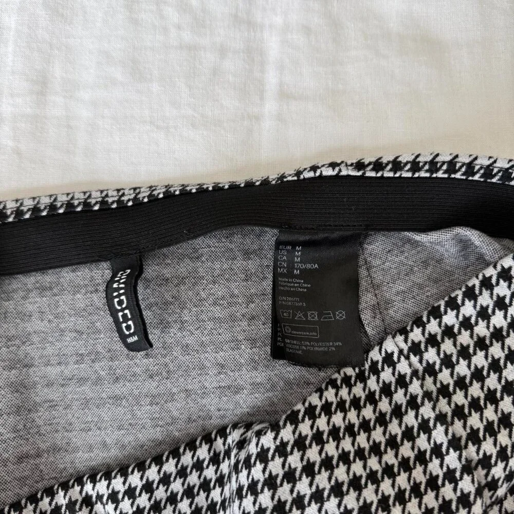 H&M Knit Houndstooth Mini Skirt - Picture 3 of 3